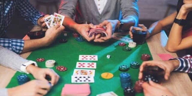 Khái niệm chi tiết về Bluff trong Poker là gì